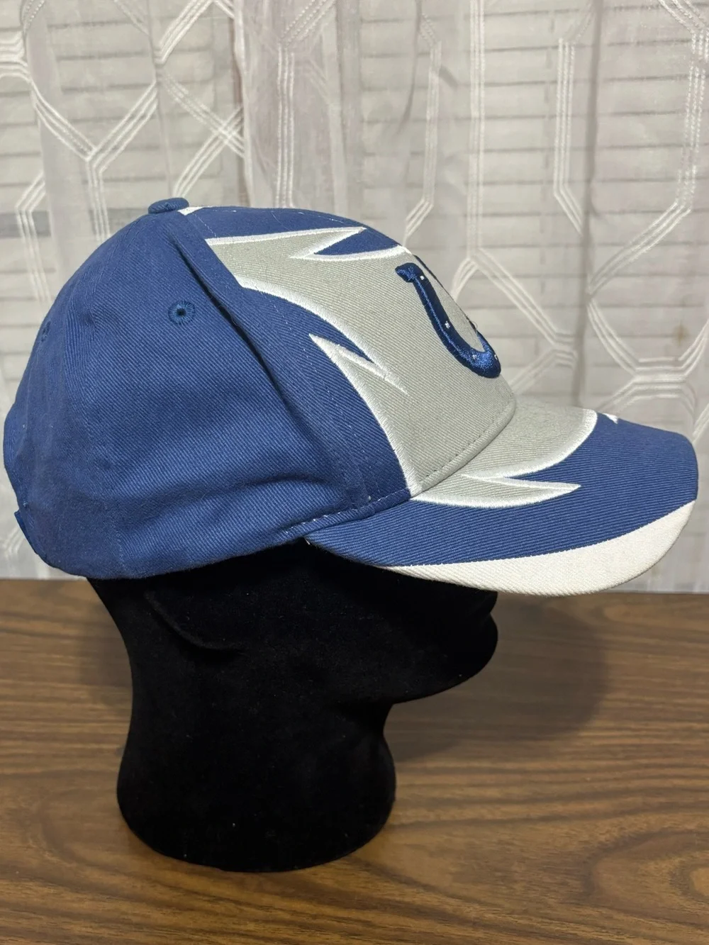 Indianapolis Colts hat. NFL Team Apparel Embroidered Horseshoe Logo One Size